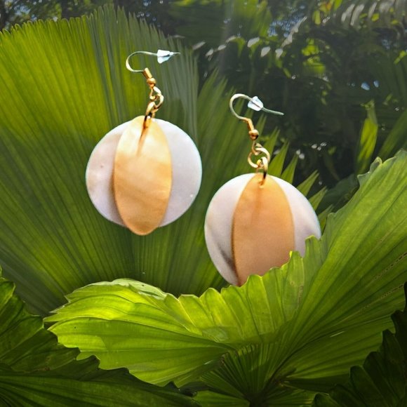Women's Natrl White SeaShell Dangle-Drop Earrings 2 1/4" x 1 1/8" Gift MA23-wh - Picture 2 of 3